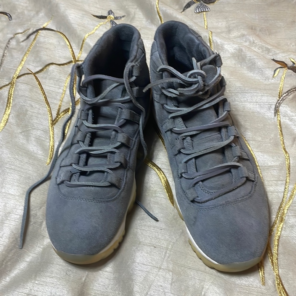 Air Jordan 11-retro -pinnacle grey suede